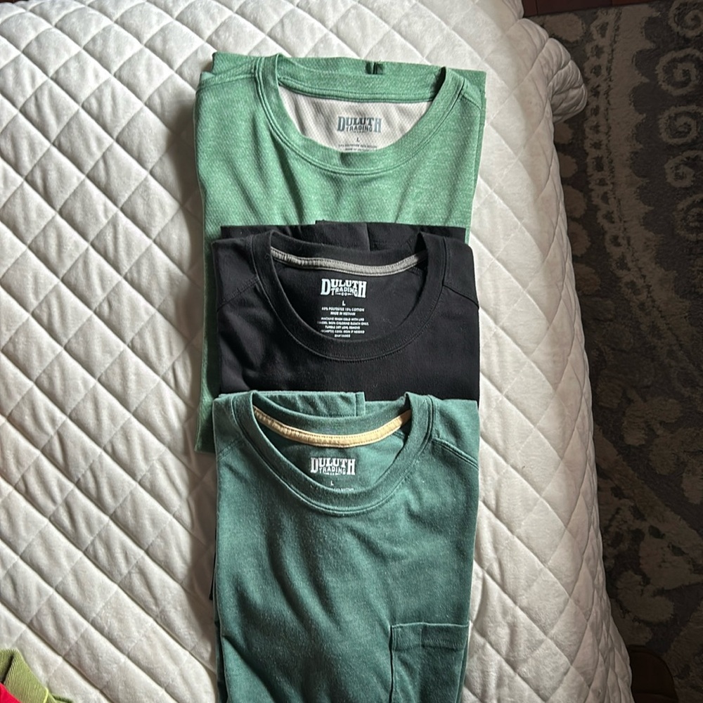 Mens Large Duluth 2 w/pocket short sleeves cotton. 1 polyester wo/pocket